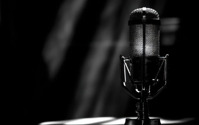 vintage-microphone-dark-setting vintage-microphone-dark-setting
